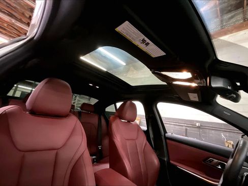 Used 2023 BMW 330i Sedan w/ Premium Package image 24