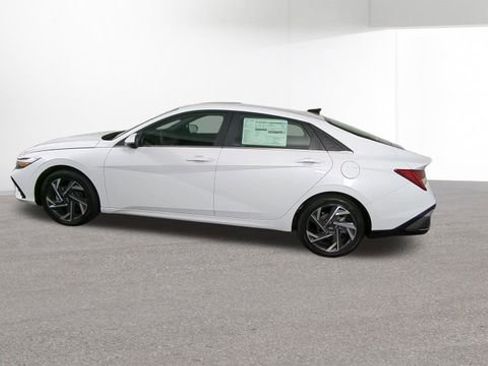 Used 2024 Hyundai Elantra Limited image 6