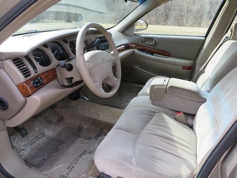 Used 2000 Buick Le Sabre Custom w/ Premium Opt Pkg image 9