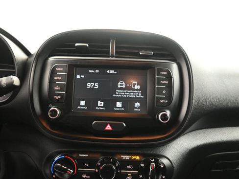 Used 2021 Kia Soul LX image 12