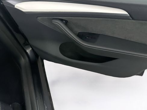 Used 2024 Tesla Model Y Long Range image 30