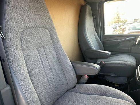 Used 2014 GMC Savana 3500 image 17