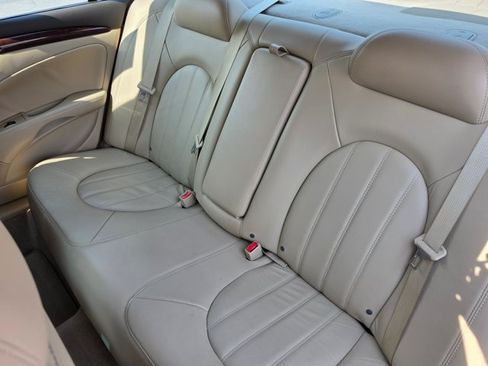 Used 2011 Buick Lucerne CXL FWD image 18