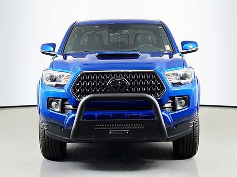 Used 2018 Toyota Tacoma TRD Sport image 2