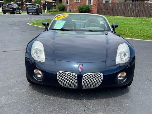 Used 2007 Pontiac Solstice Convertible w/ Premium Package RWD image 2