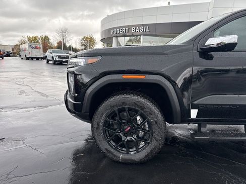 New 2026 GMC Canyon Denali w/ LPO, Denali Black Edition image 5