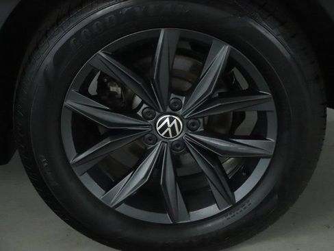 Certified 2024 Volkswagen Tiguan SE AWD/4WD image 42