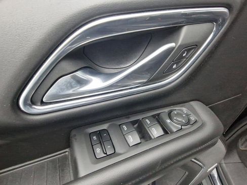 Used 2023 Chevrolet Suburban LT image 13