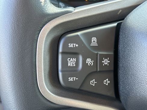 Used 2025 Ford Bronco Badlands image 25