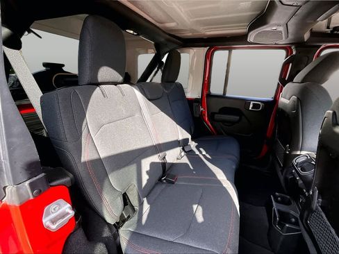 Used 2025 Jeep Wrangler Unlimited Rubicon AWD/4WD image 20