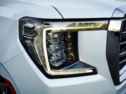 Used 2021 GMC Yukon SLT w/ SLT Premium Package image 13