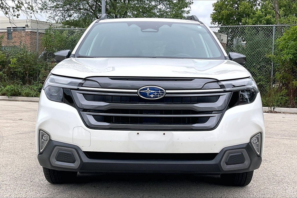 Used 2025 Subaru Forester Limited AWD/4WD image 3