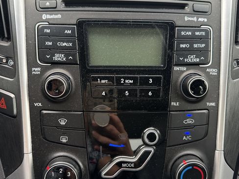 Used 2011 Hyundai Sonata SE FWD image 2