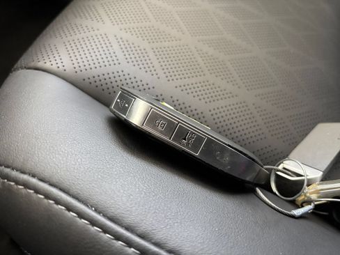 Used 2026 Kia Carnival FWD image 22