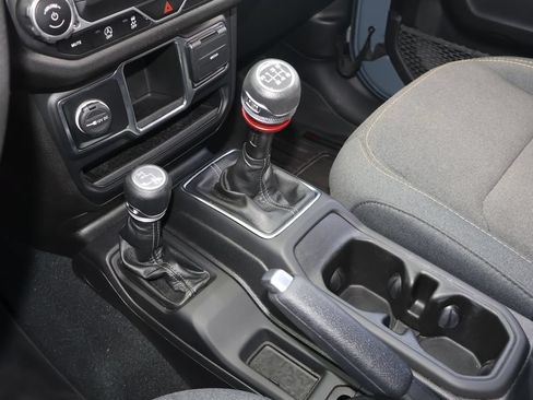 Used 2024 Jeep Wrangler Sport AWD/4WD image 20