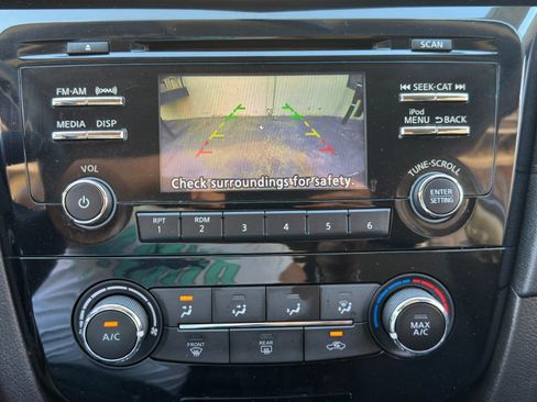 Used 2017 Nissan Rogue S AWD/4WD image 24
