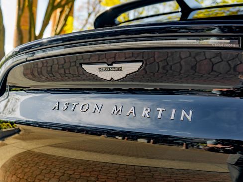 Used 2021 Aston Martin DBX image 8