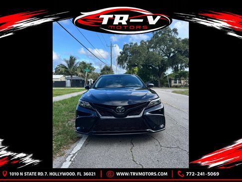 Used 2022 Toyota Camry SE FWD image 3
