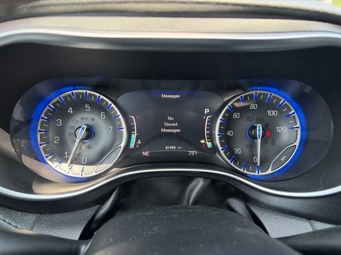 Used 2020 Chrysler Pacifica Limited w/ Tire & Wheel Group FWD image 24