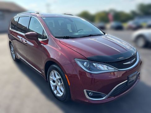 Used 2018 Chrysler Pacifica Touring-L Plus FWD image 1