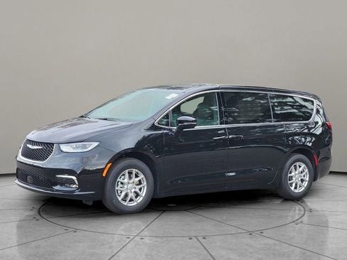 New 2026 Chrysler Pacifica Select image 3