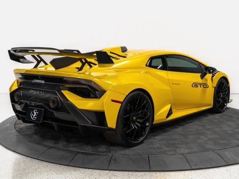 Used 2022 Lamborghini Huracan STO RWD image 10