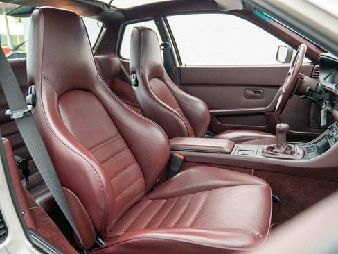 Used 1986 Porsche 944 Turbo image 32