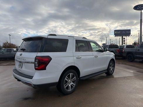 Used 2024 Ford Expedition Limited image 6