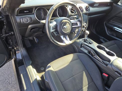 Used 2015 Ford Mustang Coupe image 24