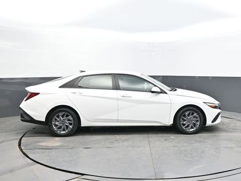 Used 2024 Hyundai Elantra SEL image 6