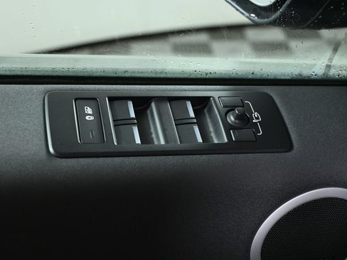 Used 2024 Land Rover Discovery S AWD/4WD image 57