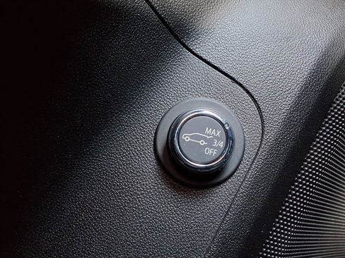 Used 2021 GMC Acadia SLE w/ Driver Convenience Package image 22