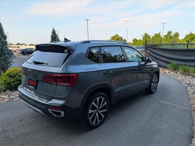 Certified 2023 Volkswagen Taos SE w/ Panoramic Sunroof Package FWD image 5