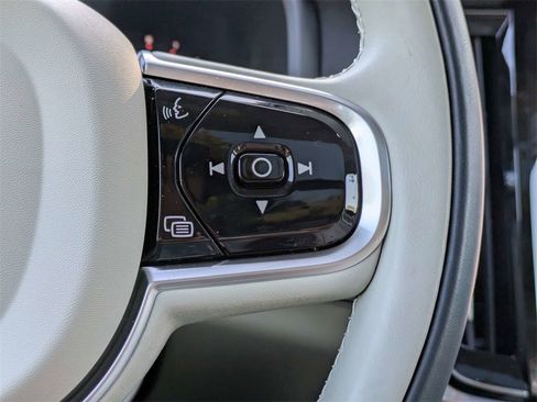 Used 2025 Volvo S90 B6 Plus image 27