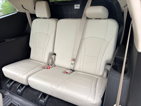 Used 2023 Buick Enclave Essence FWD image 24