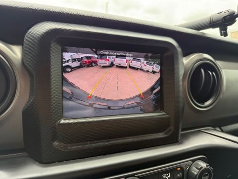 Used 2022 Jeep Wrangler Sport AWD/4WD image 33