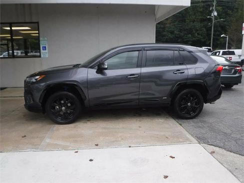 Used 2022 Toyota RAV4 SE w/ SE Grade Weather Package image 13