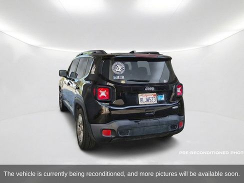 Used 2018 Jeep Renegade Latitude w/ UConnect 8.4 Nav Group FWD image 8