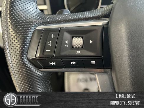 Used 2025 Mitsubishi Outlander SE FWD image 33