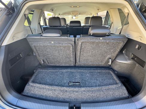 Used 2021 Volkswagen Tiguan SE image 16