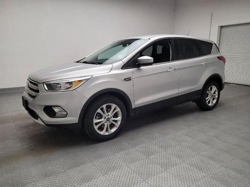 Used 2019 Ford Escape SE image 2