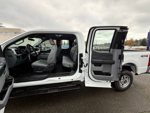 New 2026 Ford F250 XL w/ XL Chrome Package image 17