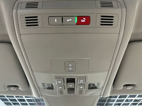 Used 2022 Volkswagen Tiguan SE image 23