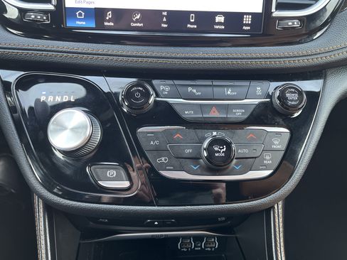 Used 2021 Chrysler Pacifica Pinnacle image 41