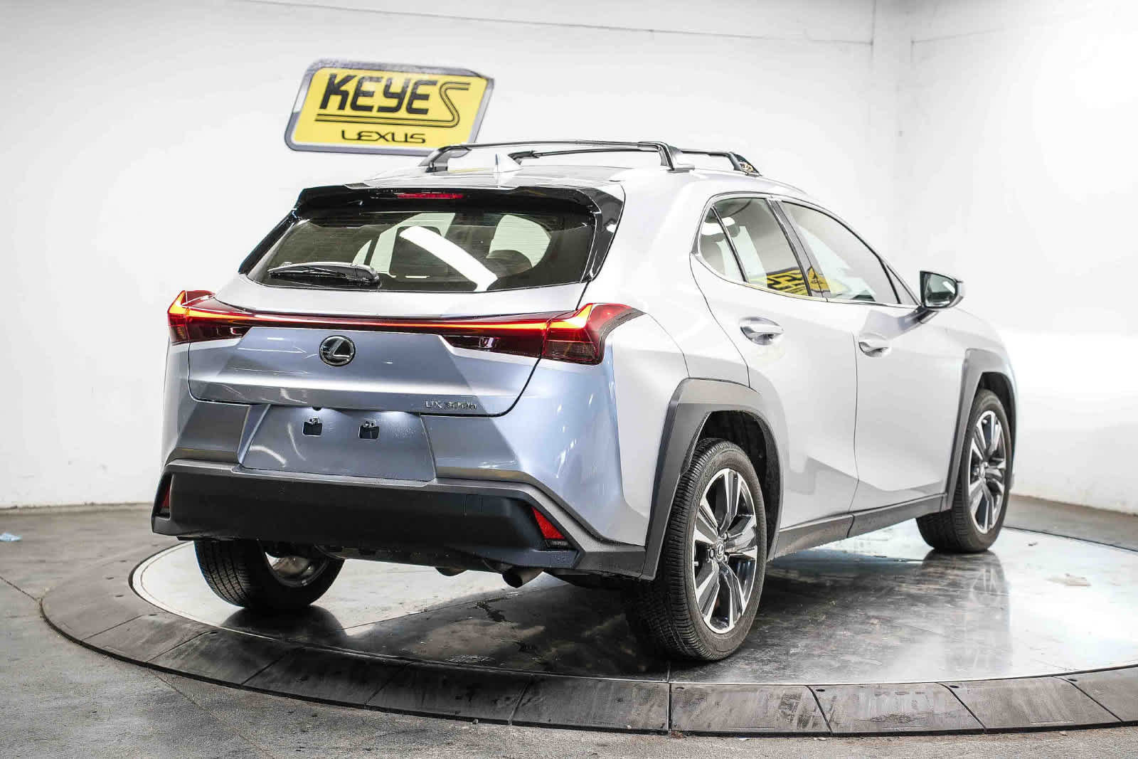 Certified 2025 Lexus UX 300h FWD w/ Accessory Package (Z2) image 4