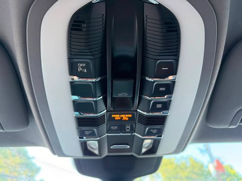 Used 2015 Porsche Panamera RWD image 15