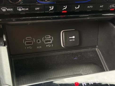 Used 2023 Jeep Grand Cherokee Altitude AWD/4WD image 18