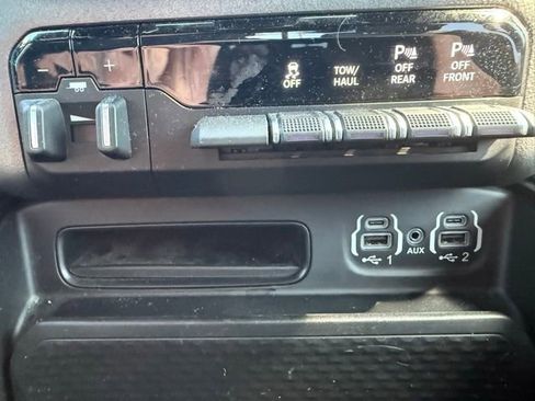 Used 2023 RAM 1500 Big Horn AWD/4WD image 30