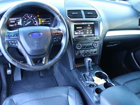 Used 2016 Ford Explorer XLT w/ Equipment Group 202A FWD image 16