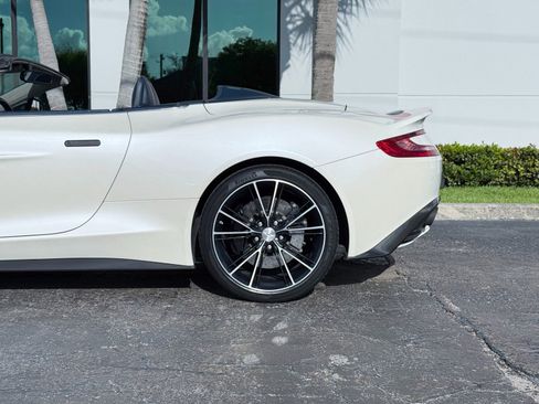 Used 2014 Aston Martin Vanquish Volante image 8